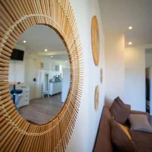 Air-conditioned Sleeps 4 To 6 Parking Appartement